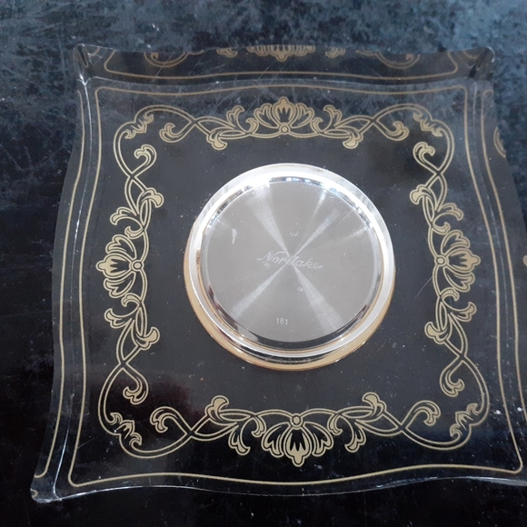 EXQUISITE Noritake Quartz Desk Clock in 4" Lucite Holder. - Picture 4 of 5